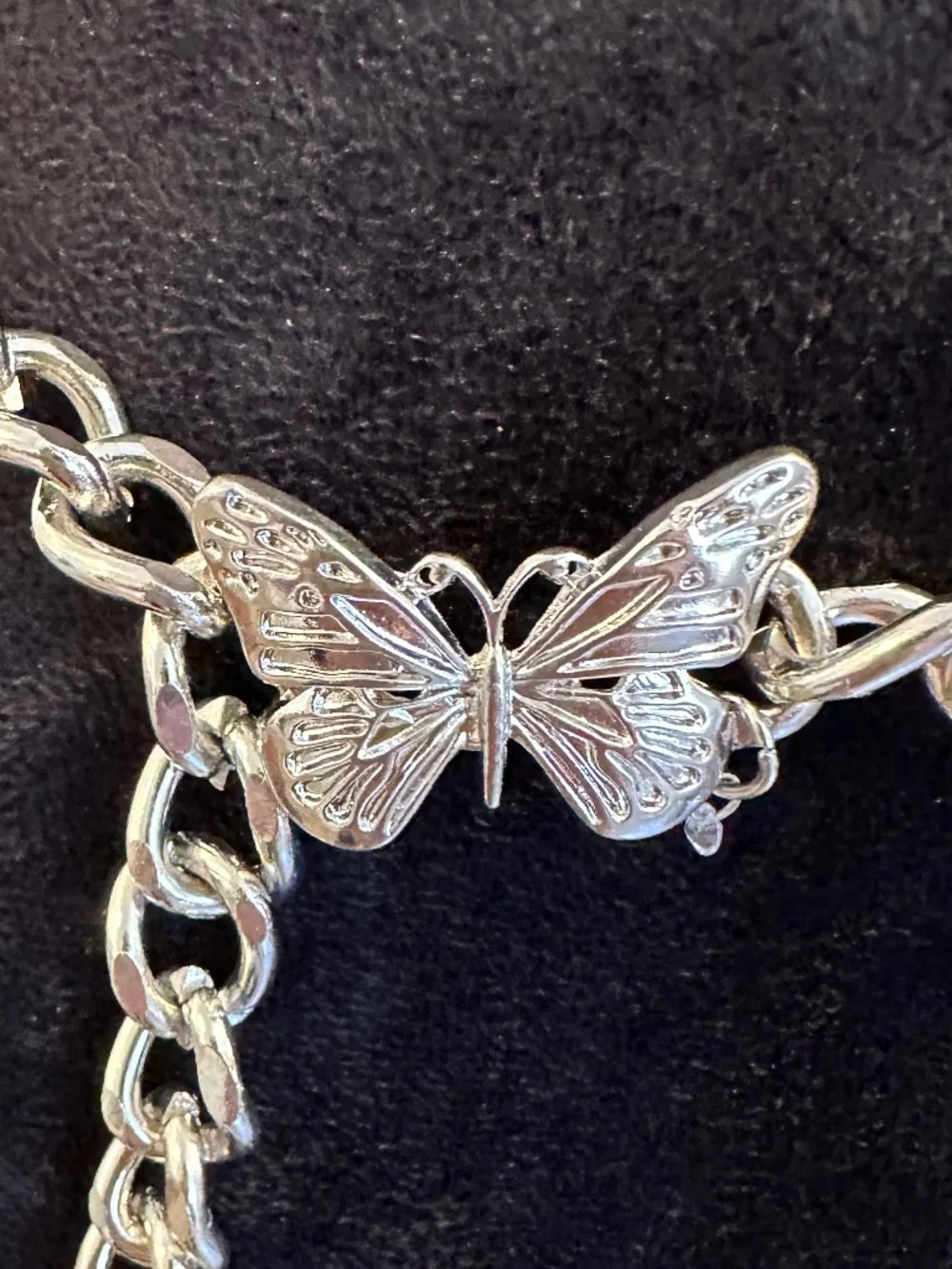 Juicy Couture silver chain butterfly clasp belt. NWT. M/L - Picture 2 of 5